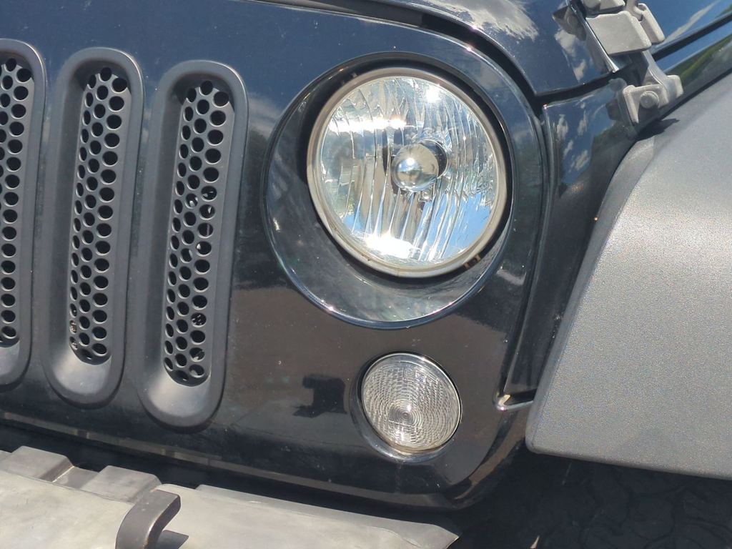 Thumbnail: 2018 Jeep Wrangler - 23