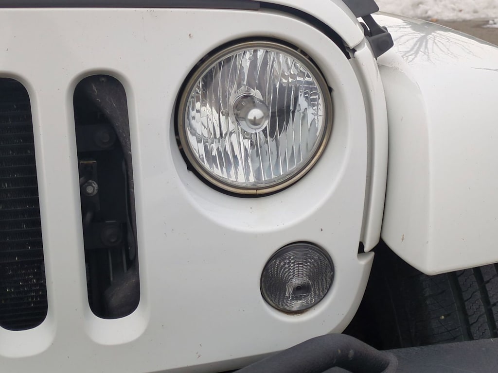 Thumbnail: 2015 Jeep Wrangler - 24