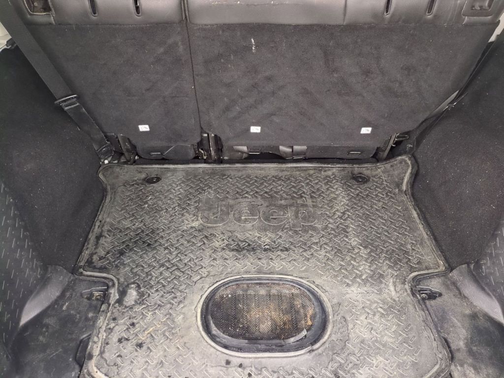 Thumbnail: 2015 Jeep Wrangler - 16