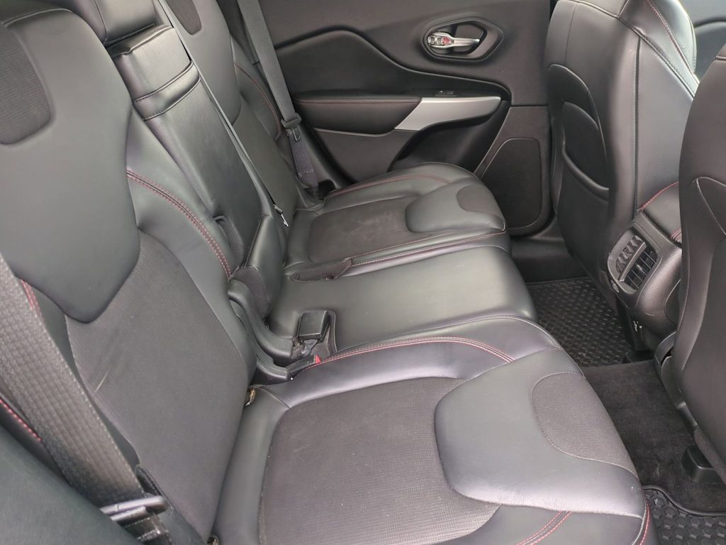 Thumbnail: 2018 Jeep Cherokee - 28