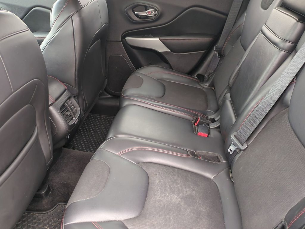 Thumbnail: 2018 Jeep Cherokee - 12