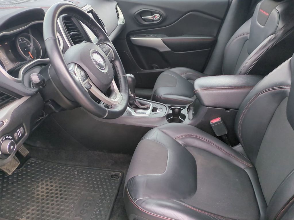 Thumbnail: 2018 Jeep Cherokee - 10