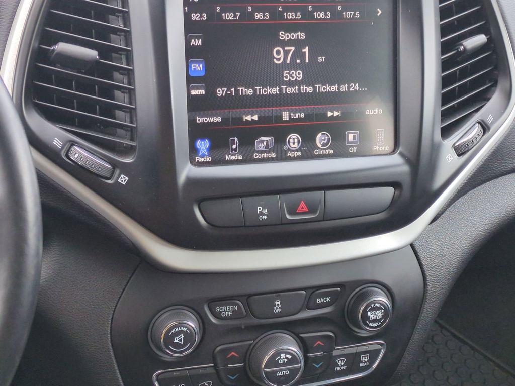 Thumbnail: 2018 Jeep Cherokee - 14