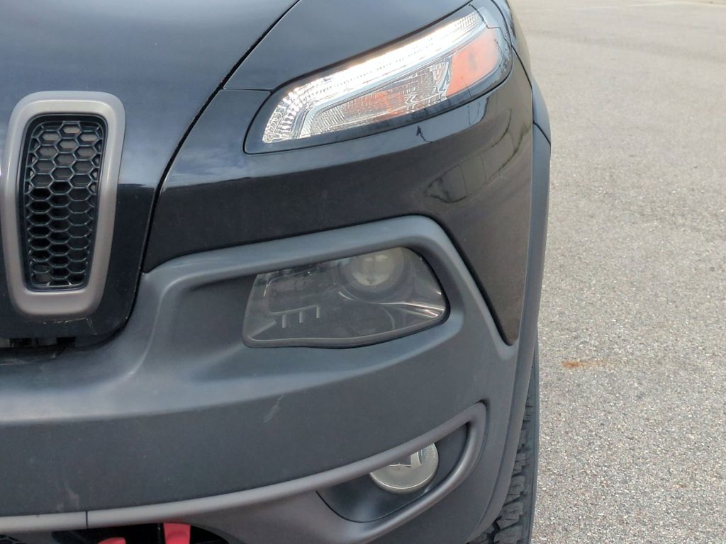 Thumbnail: 2018 Jeep Cherokee - 24