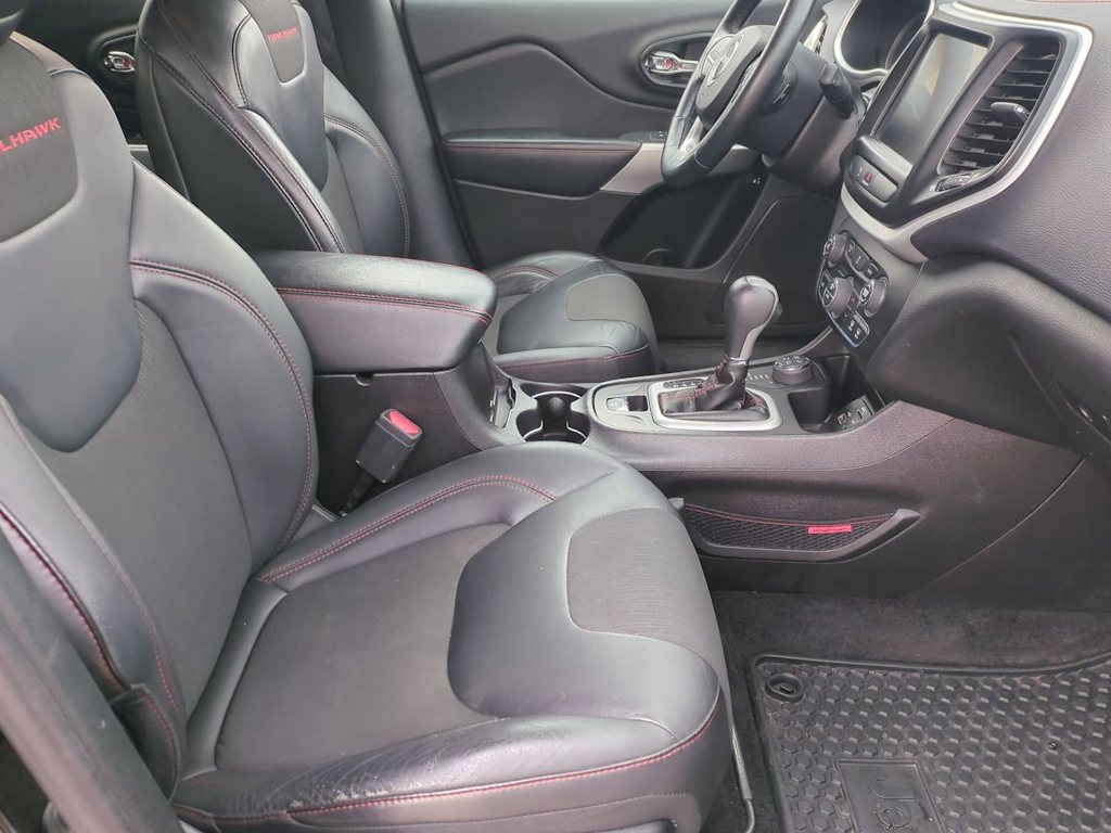 Thumbnail: 2018 Jeep Cherokee - 11