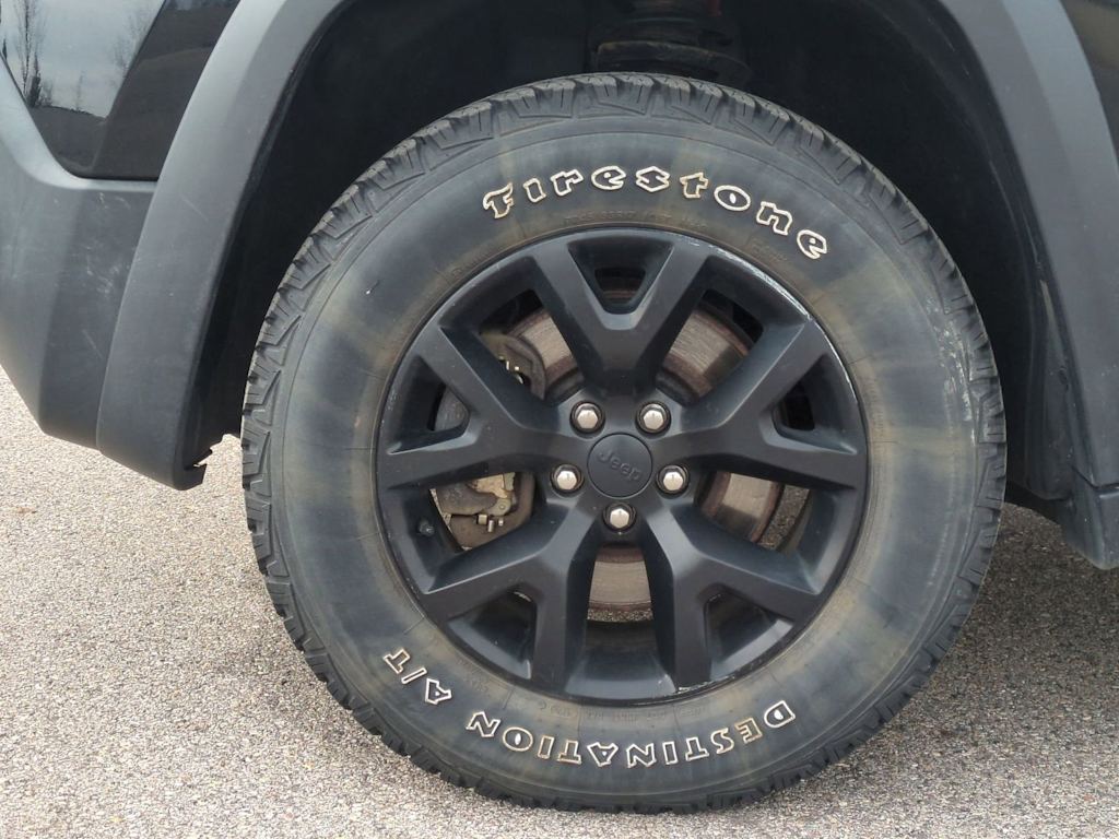 Thumbnail: 2018 Jeep Cherokee - 8