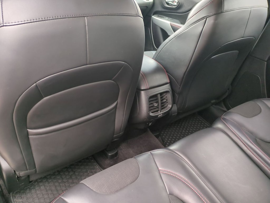 Thumbnail: 2018 Jeep Cherokee - 27