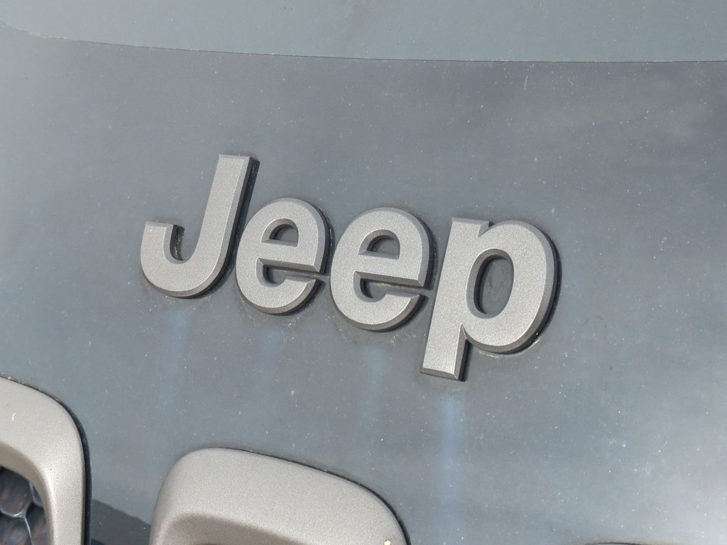 Thumbnail: 2018 Jeep Cherokee - 7