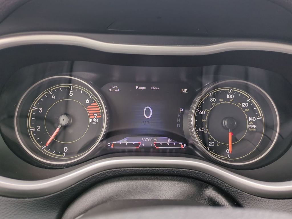 Thumbnail: 2018 Jeep Cherokee - 16