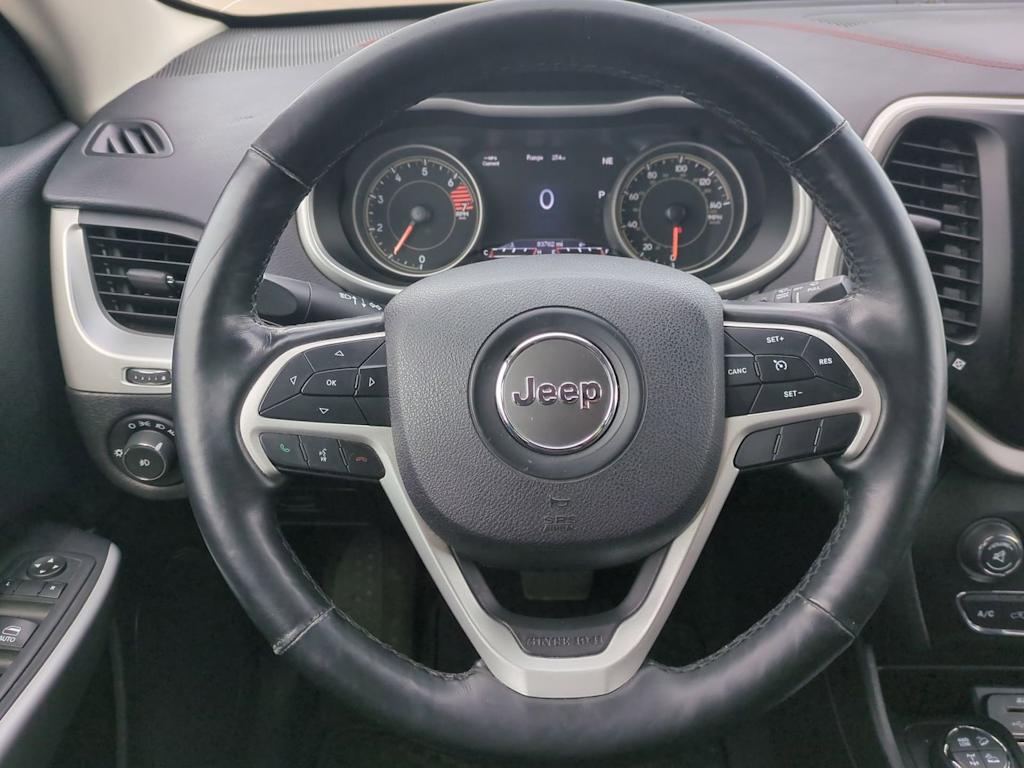 Thumbnail: 2018 Jeep Cherokee - 13