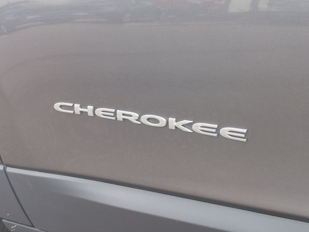 Thumbnail: 2015 Jeep Cherokee - 25