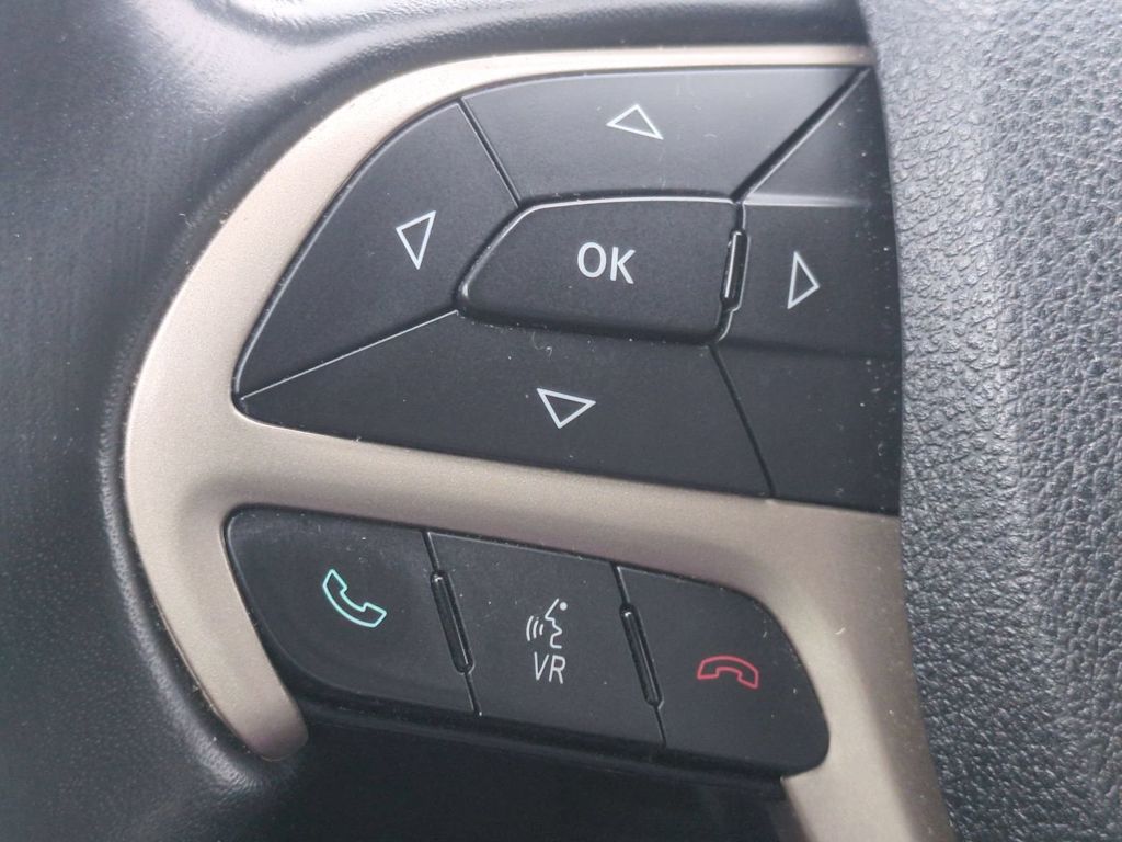Thumbnail: 2015 Jeep Cherokee - 29