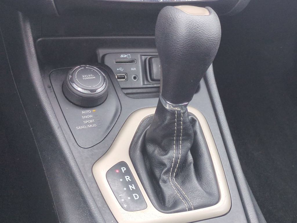 Thumbnail: 2015 Jeep Cherokee - 15