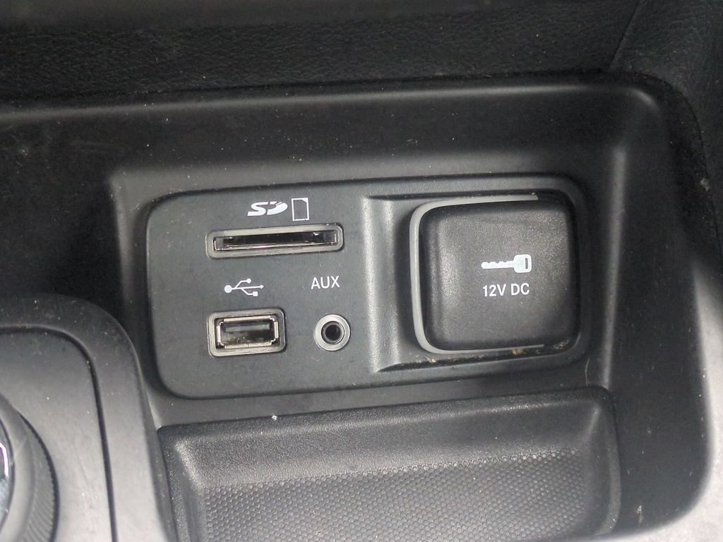 Thumbnail: 2015 Jeep Cherokee - 34