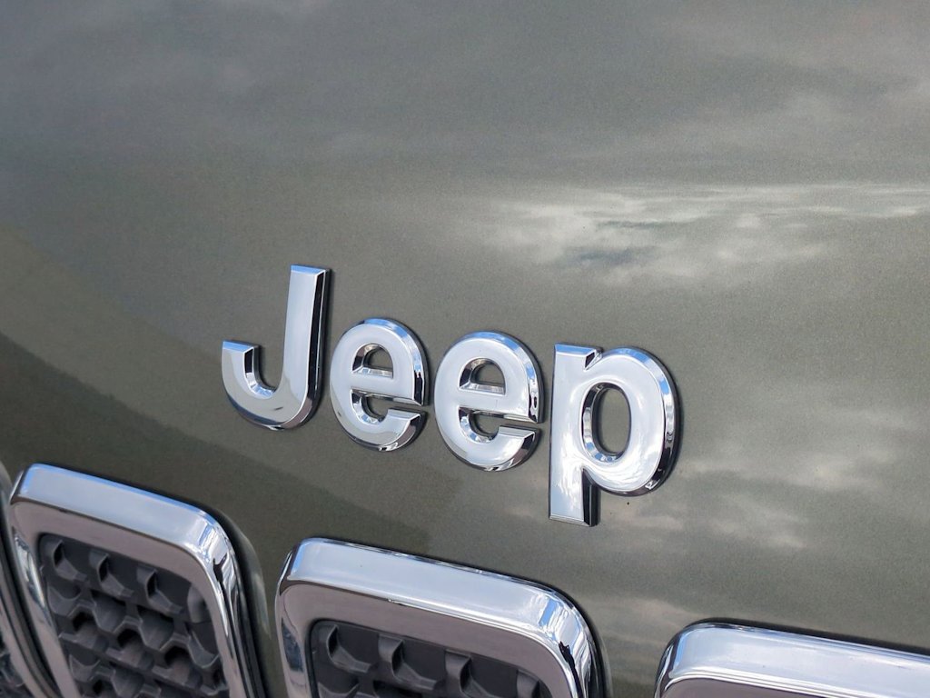 Thumbnail: 2019 Jeep Cherokee - 7