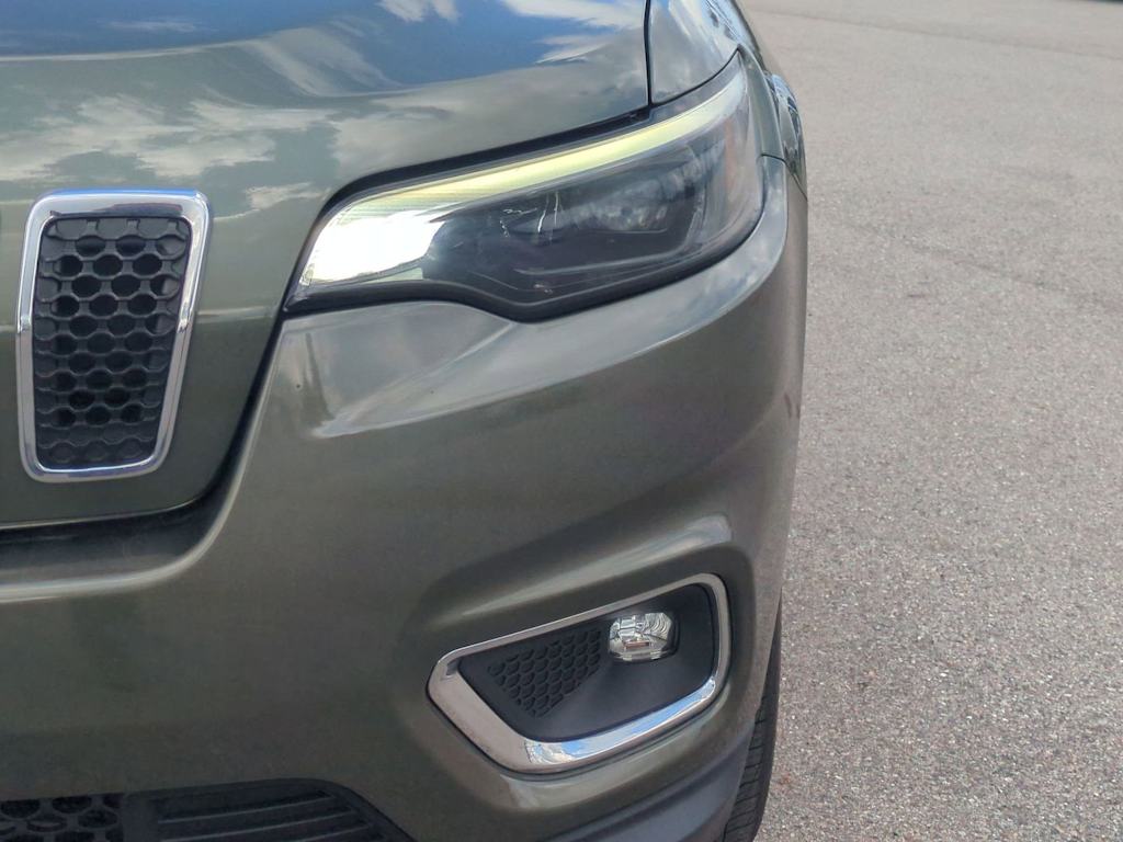 Thumbnail: 2019 Jeep Cherokee - 23