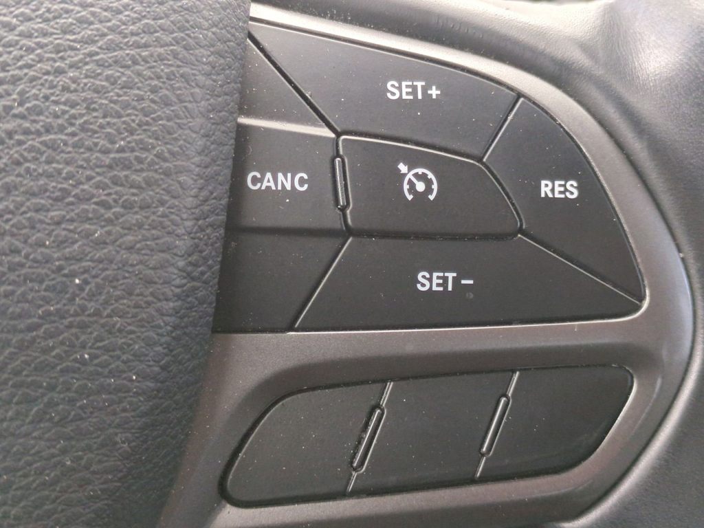 Thumbnail: 2019 Jeep Cherokee - 29