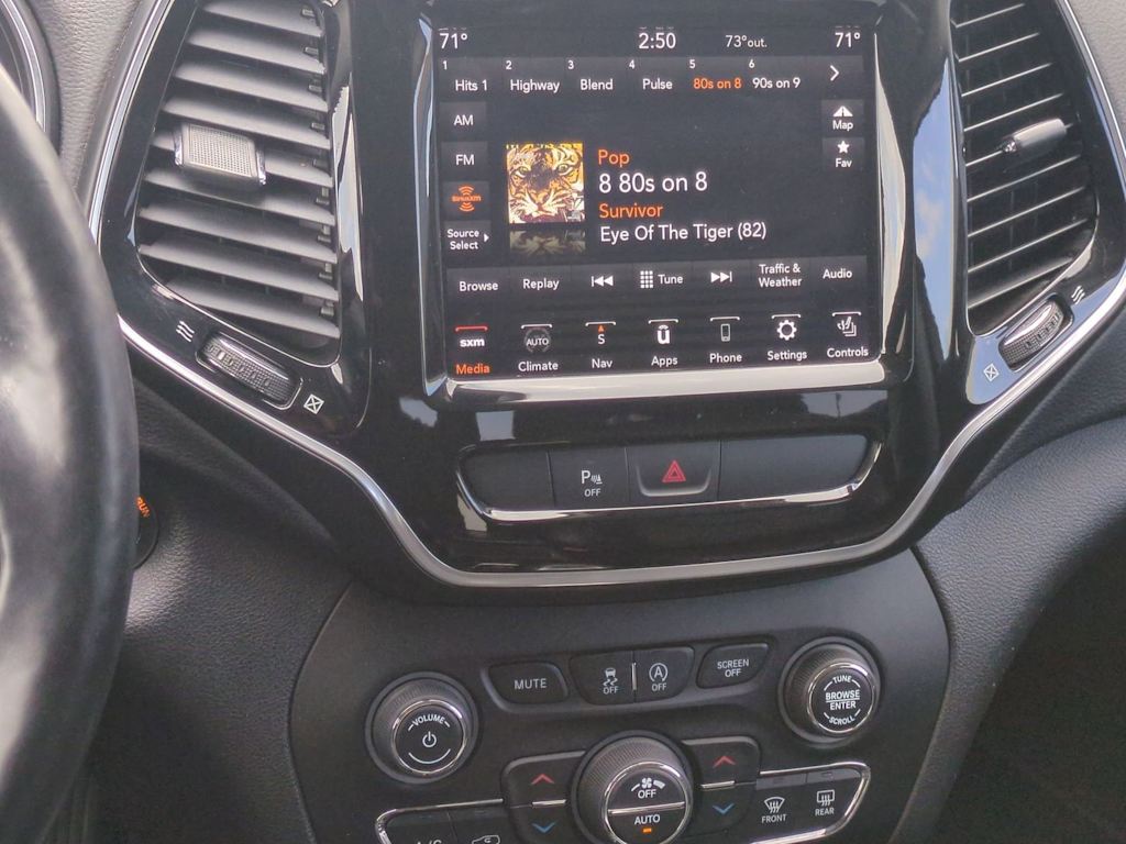 Thumbnail: 2019 Jeep Cherokee - 14