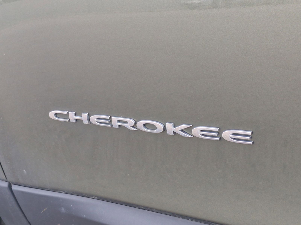 Thumbnail: 2019 Jeep Cherokee - 24