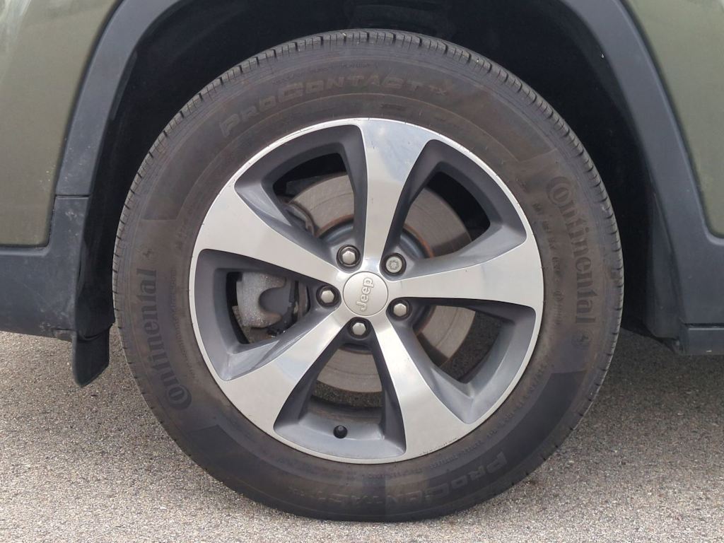 Thumbnail: 2019 Jeep Cherokee - 8