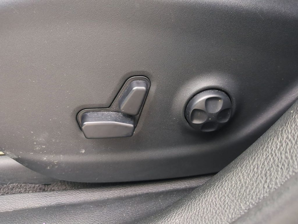 Thumbnail: 2019 Jeep Cherokee - 25