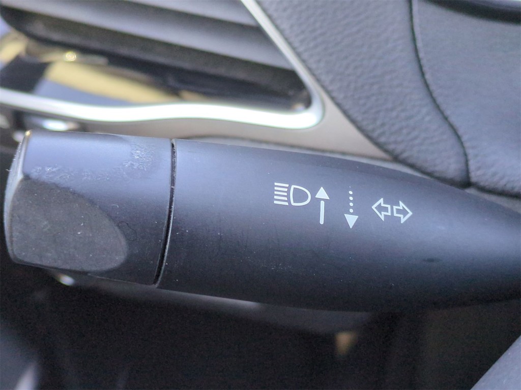 Thumbnail: 2019 Jeep Cherokee - 30