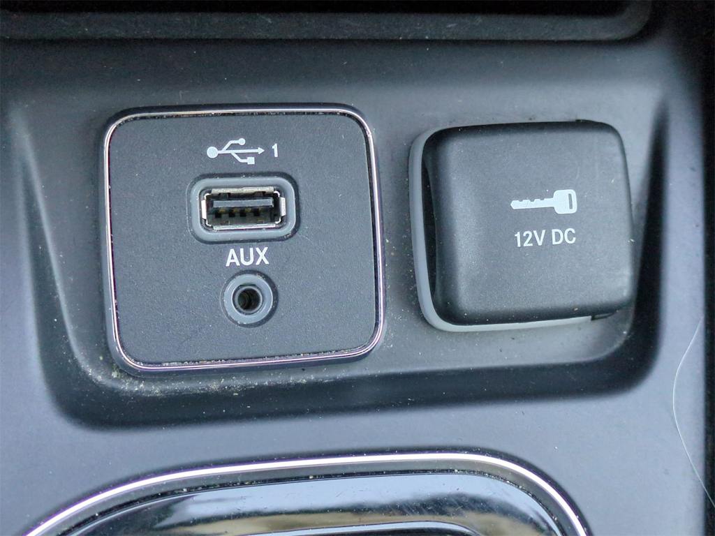 Thumbnail: 2019 Jeep Cherokee - 33