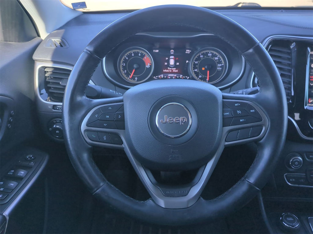 Thumbnail: 2019 Jeep Cherokee - 13