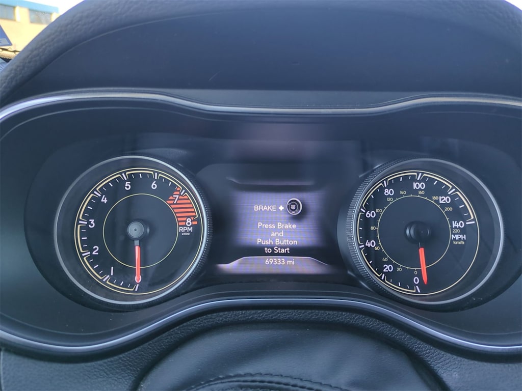 Thumbnail: 2019 Jeep Cherokee - 16