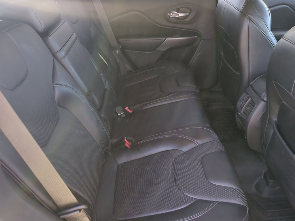 Thumbnail: 2019 Jeep Cherokee - 27