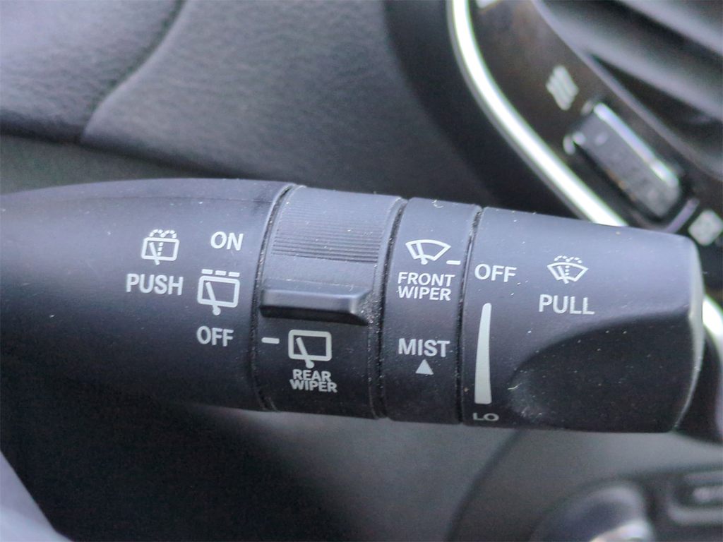 Thumbnail: 2019 Jeep Cherokee - 15