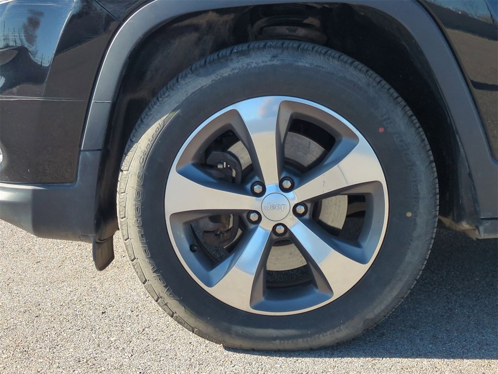 Thumbnail: 2019 Jeep Cherokee - 8