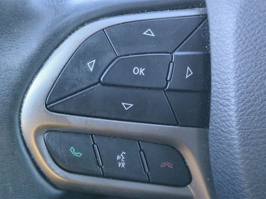 Thumbnail: 2019 Jeep Cherokee - 28