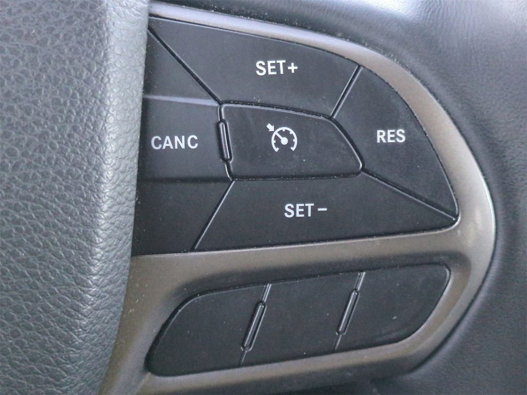 Thumbnail: 2019 Jeep Cherokee - 29