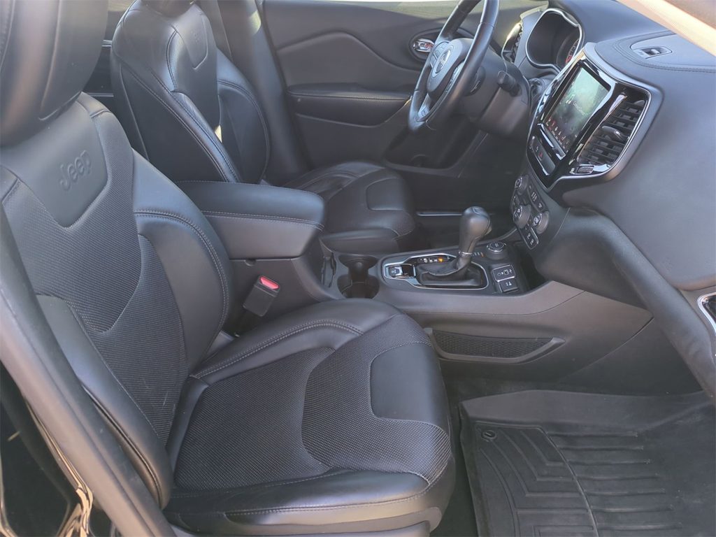 Thumbnail: 2019 Jeep Cherokee - 11