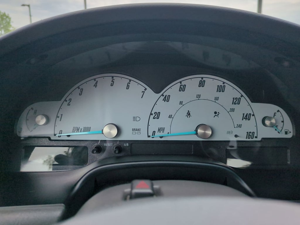 Thumbnail: 2002 Ford Thunderbird - 28
