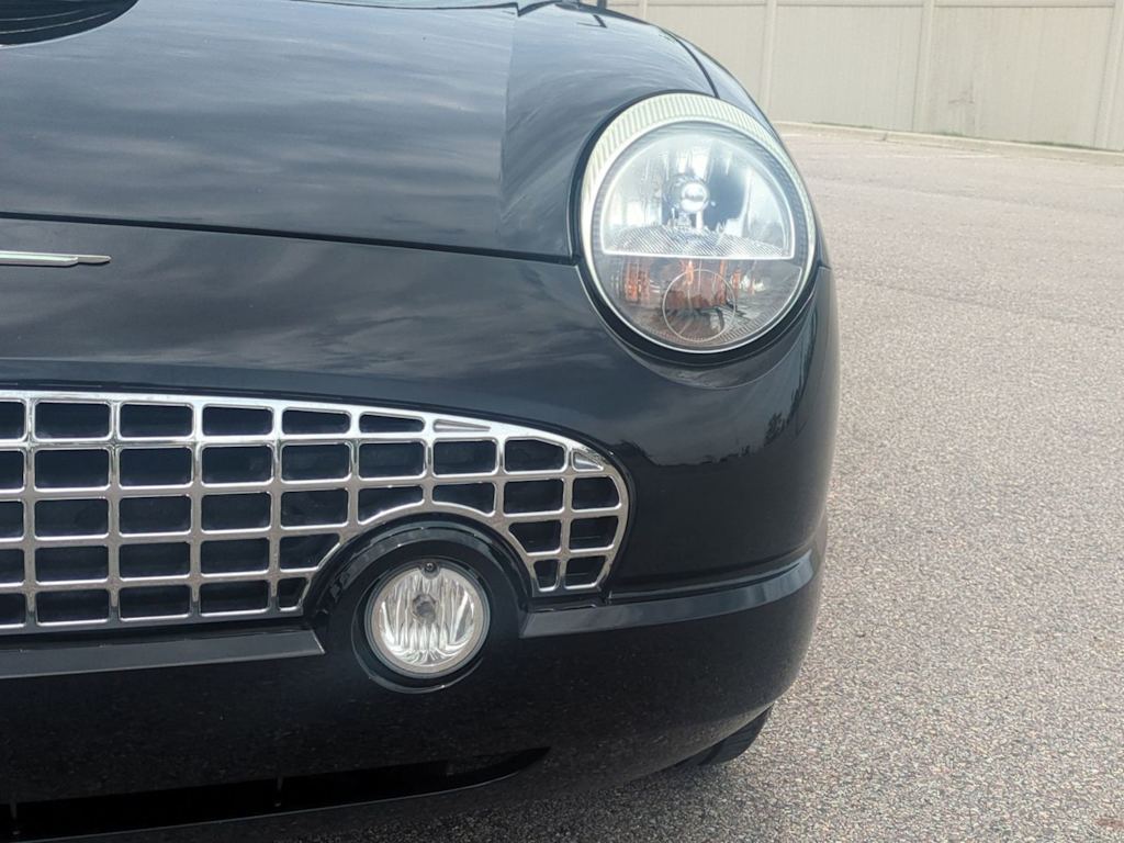 Thumbnail: 2002 Ford Thunderbird - 7
