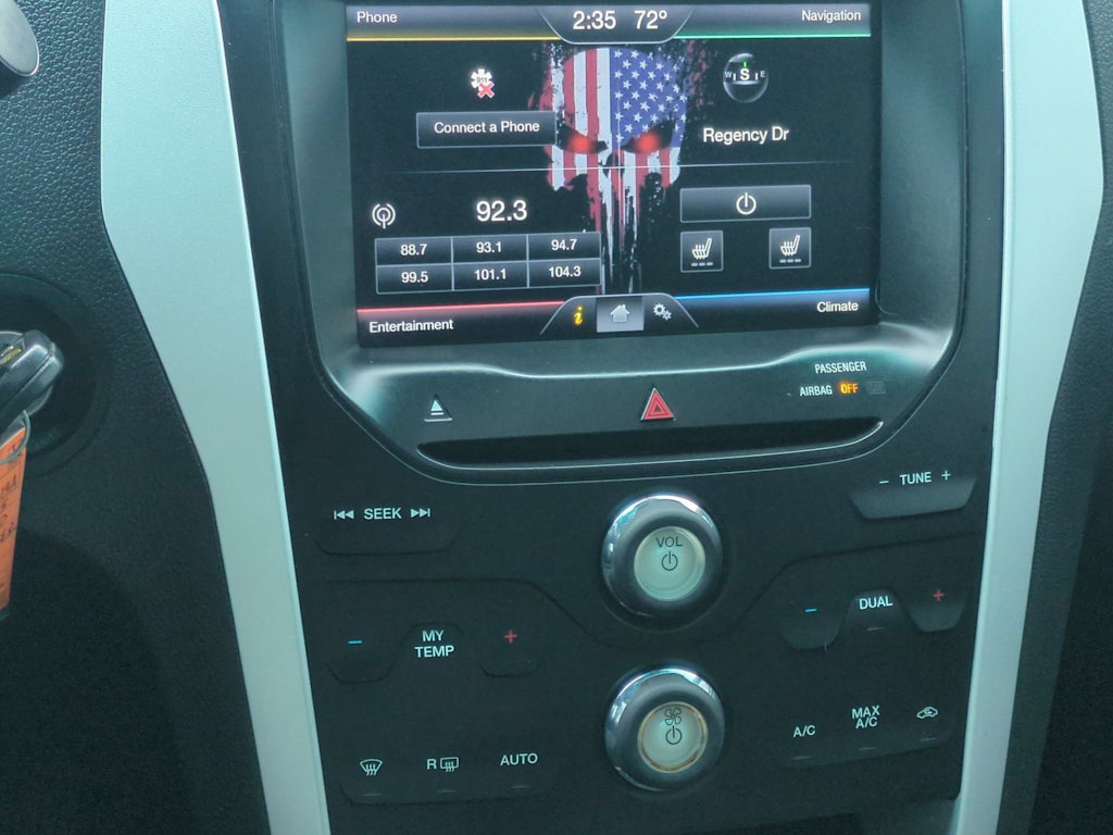 Thumbnail: 2015 Ford Explorer - 32