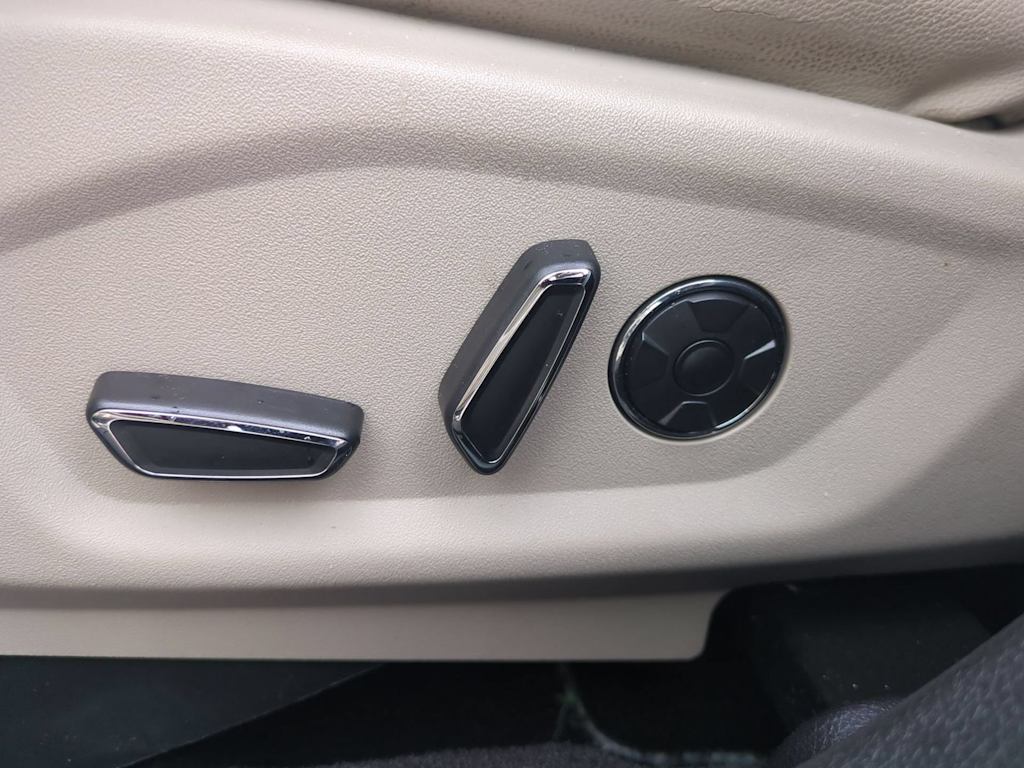 Thumbnail: 2018 Ford Explorer - 25