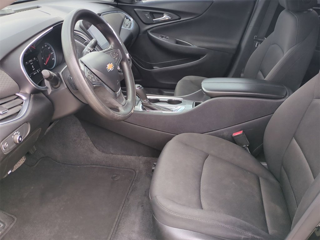 Thumbnail: 2020 Chevrolet Malibu - 10