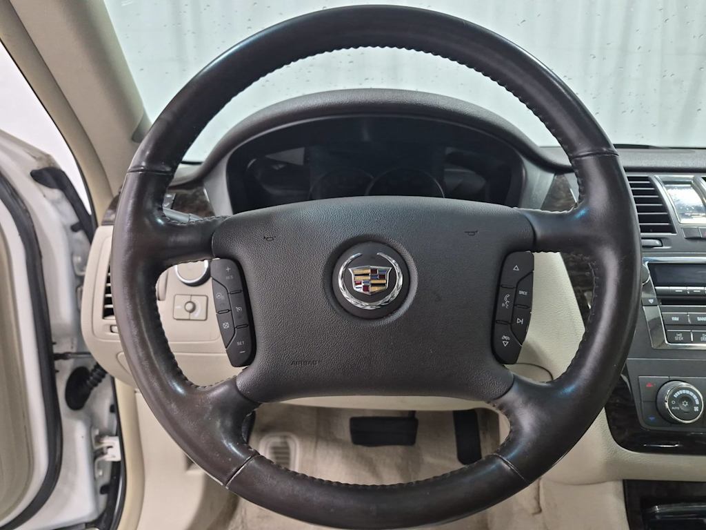 Thumbnail: 2010 Cadillac DTS - 14