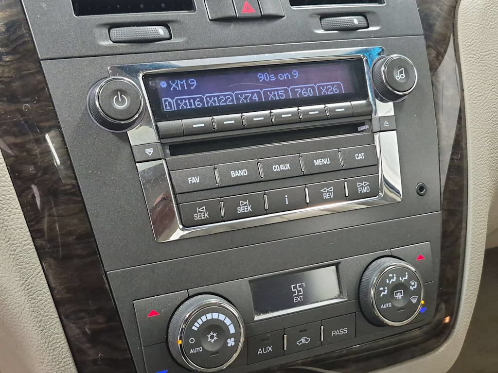 Thumbnail: 2010 Cadillac DTS - 31