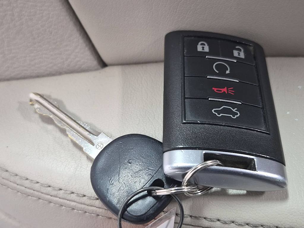 Thumbnail: 2010 Cadillac DTS - 32