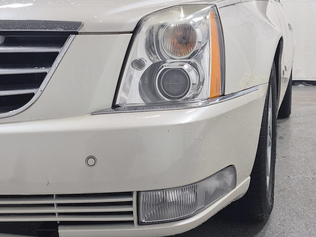 Thumbnail: 2010 Cadillac DTS - 24