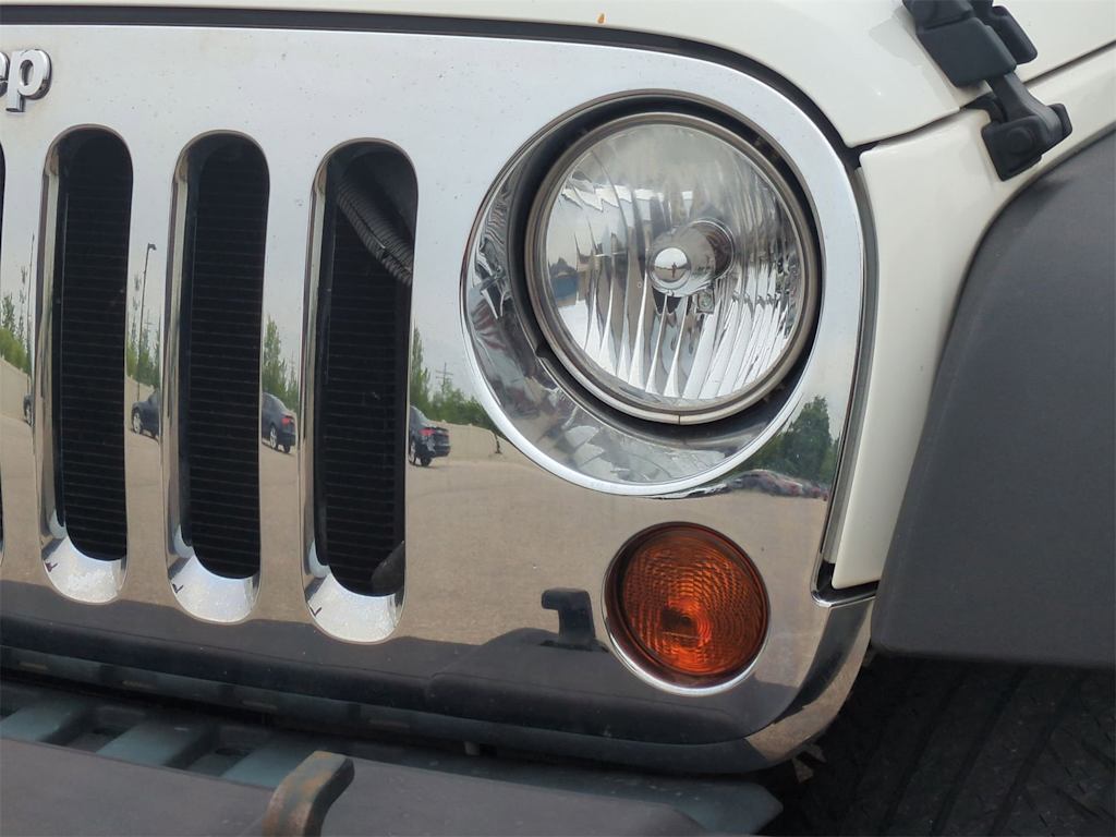 Thumbnail: 2010 Jeep Wrangler - 19