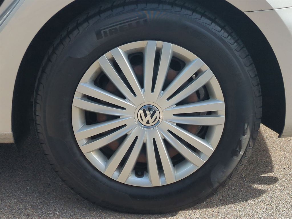 2014 Volkswagen Passat S 7