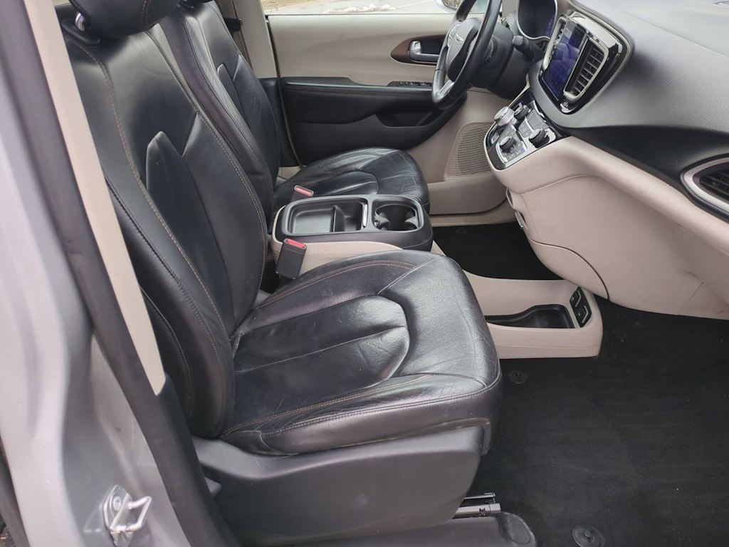 2017 Chrysler Pacifica Touring L 26