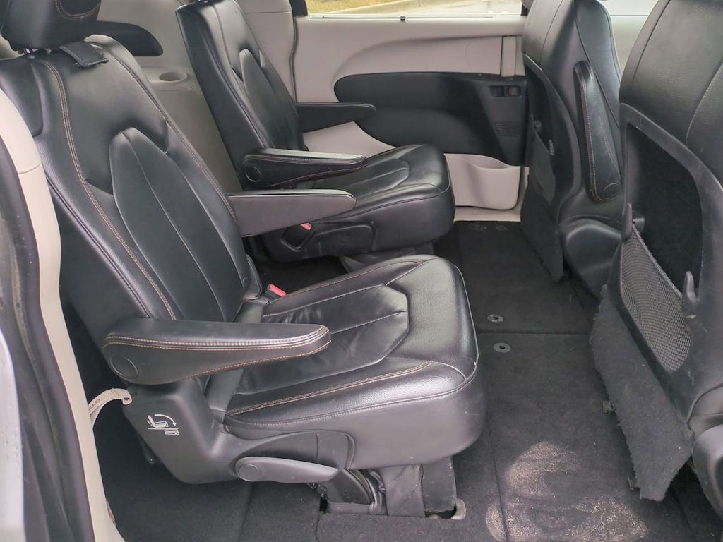 2017 Chrysler Pacifica Touring L 10