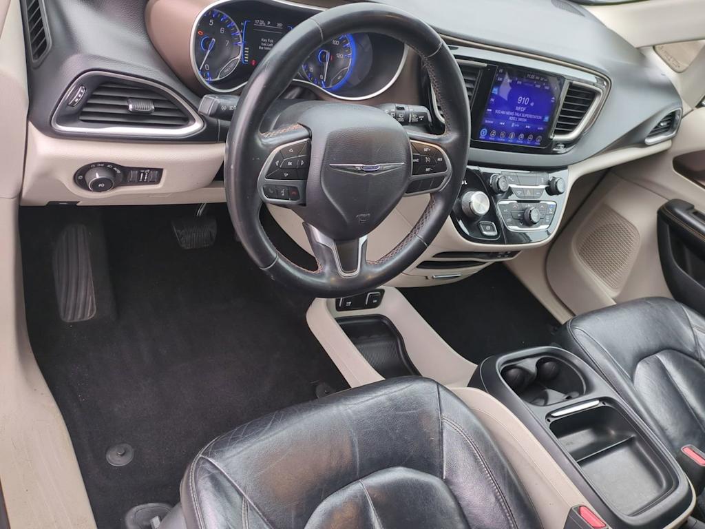 2017 Chrysler Pacifica Touring L 2