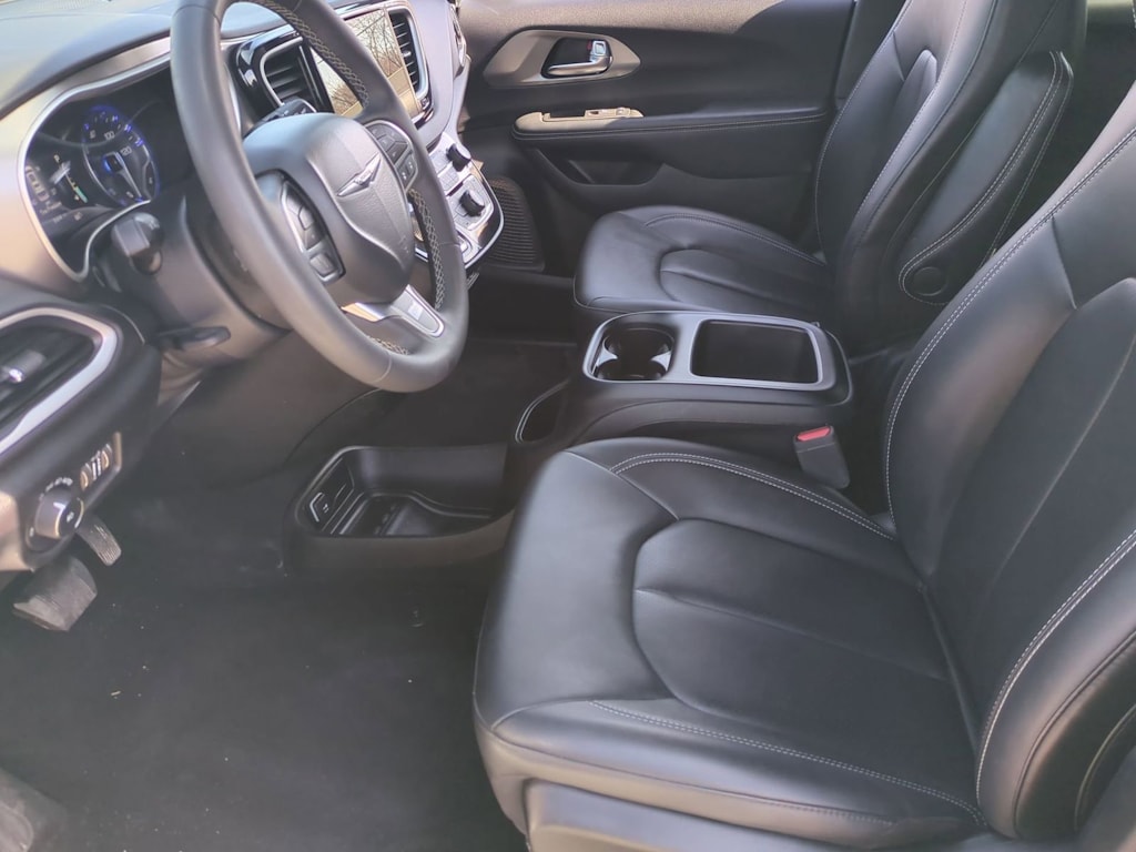 Thumbnail: 2025 Chrysler Pacifica - 10